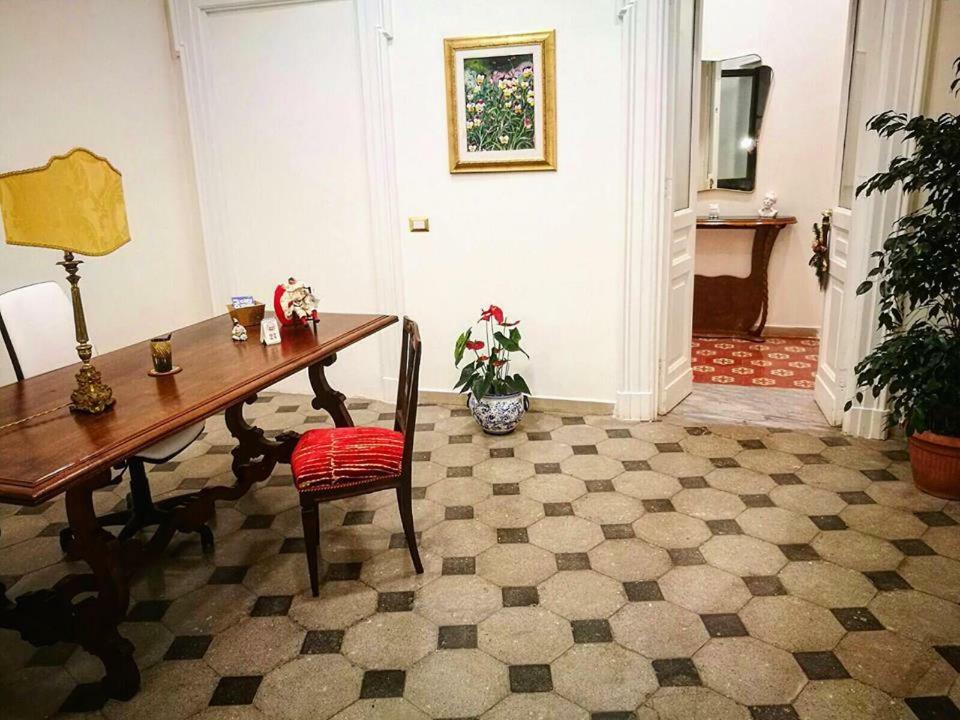 B&B Resta Cu Mme Napoli Eksteriør bilde