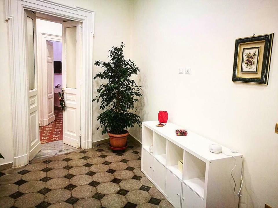 B&B Resta Cu Mme Napoli Eksteriør bilde